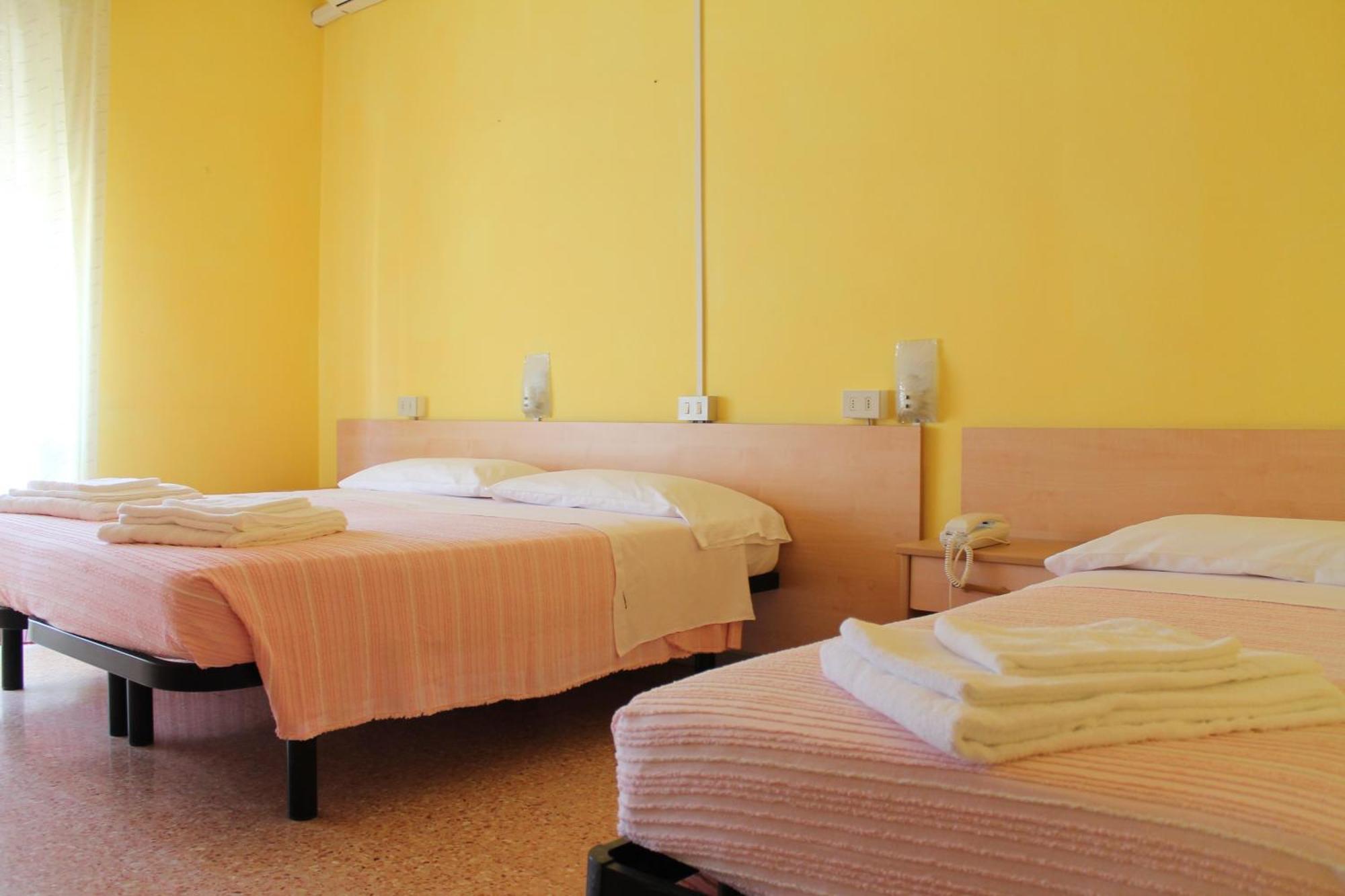 Hotel Ninfea แชร์เวีย ภายนอก รูปภาพ