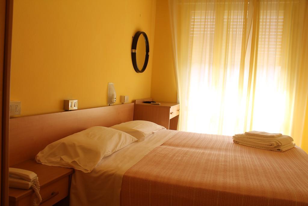Hotel Ninfea แชร์เวีย ภายนอก รูปภาพ