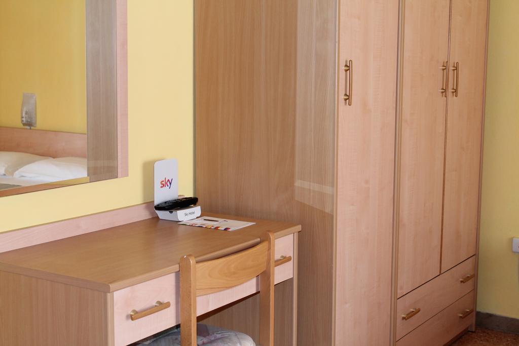 Hotel Ninfea แชร์เวีย ภายนอก รูปภาพ
