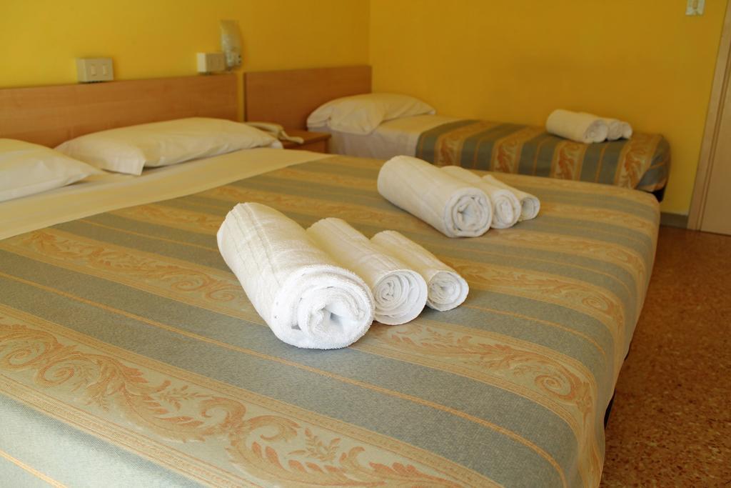 Hotel Ninfea แชร์เวีย ภายนอก รูปภาพ