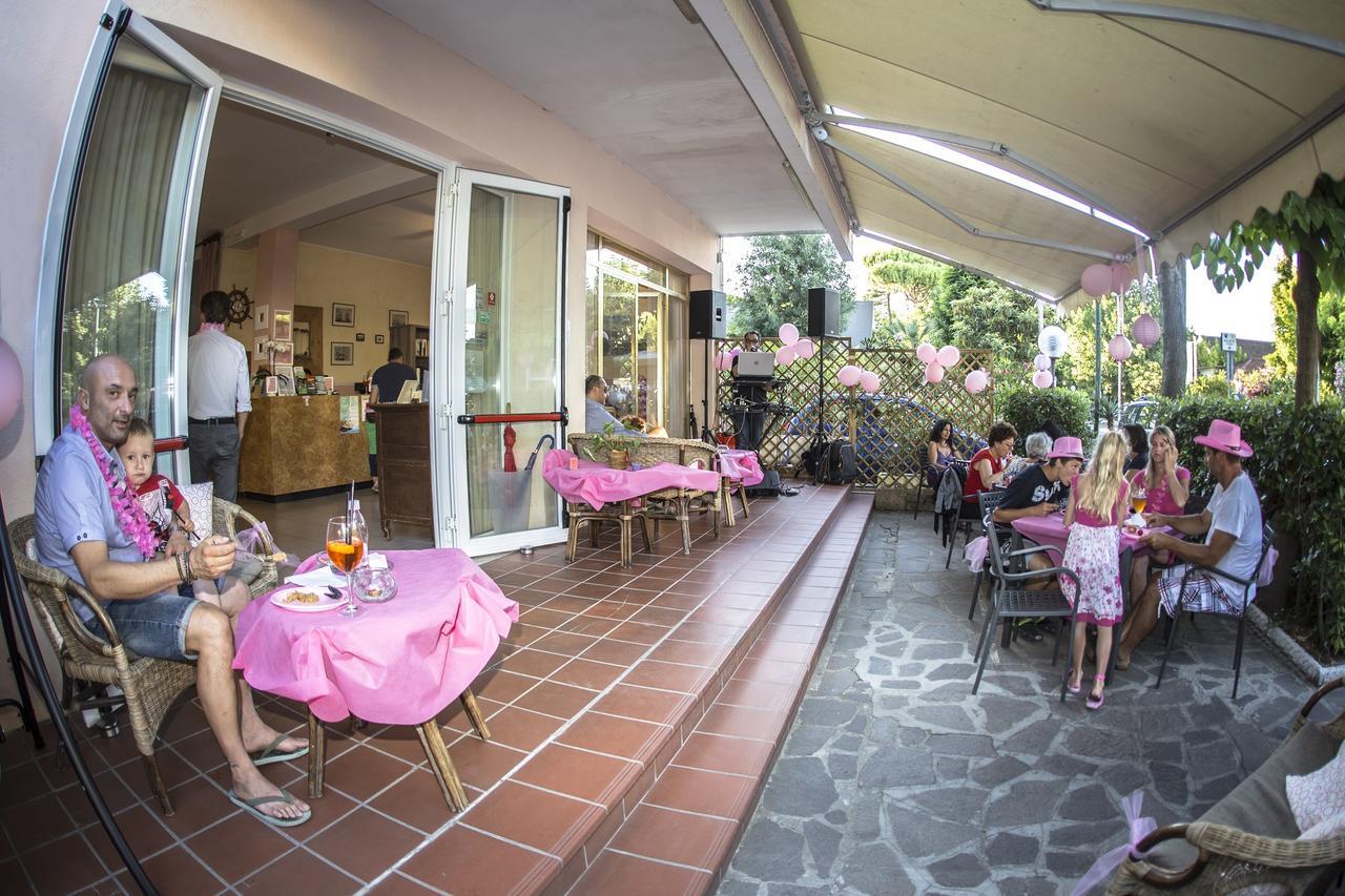 Hotel Ninfea แชร์เวีย ภายนอก รูปภาพ