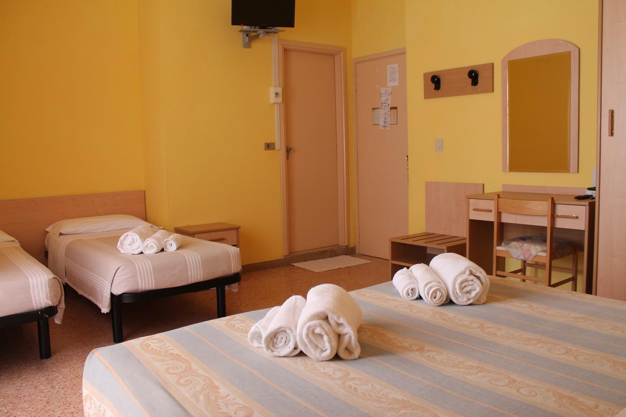 Hotel Ninfea แชร์เวีย ภายนอก รูปภาพ