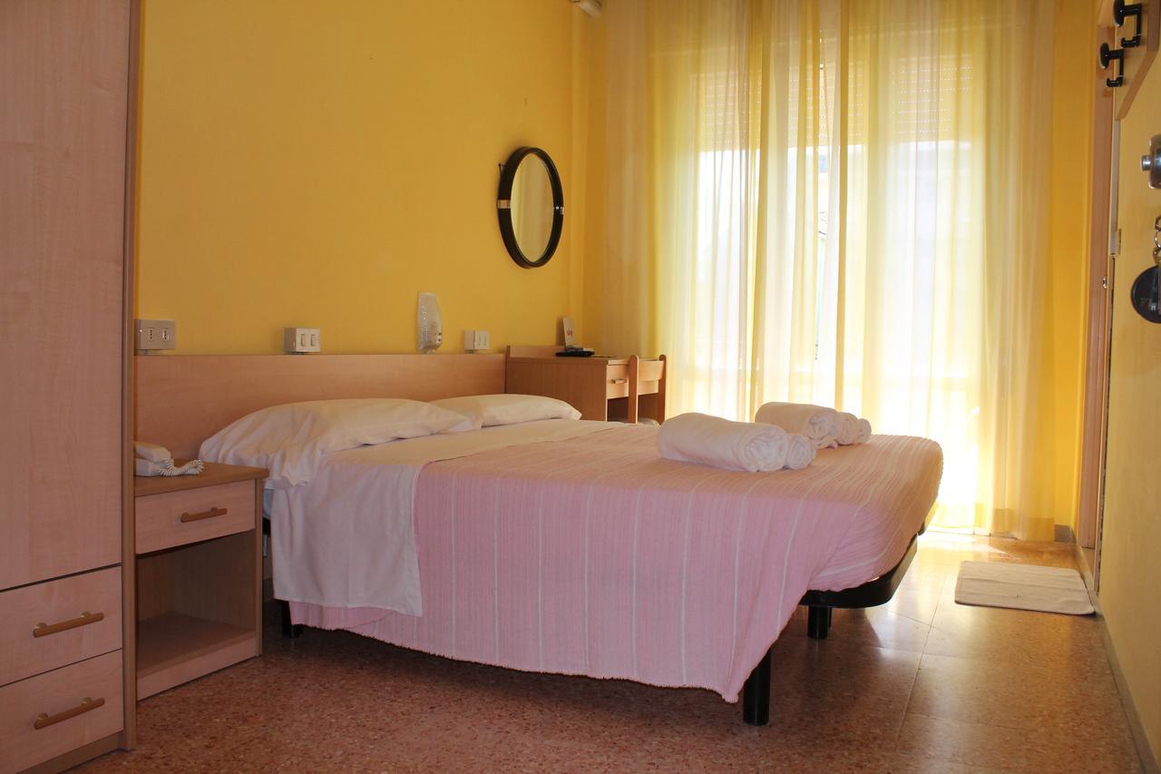 Hotel Ninfea แชร์เวีย ภายนอก รูปภาพ